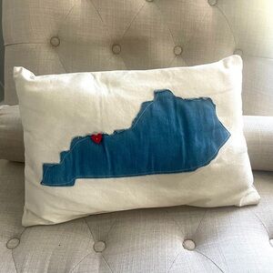 ❤️ Kentucky throw pillow